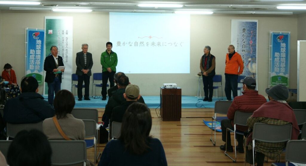 12月11日のトークセッション。左から水辺に遊ぶ会の足利理事長、名執さん、環境省九州事務所の小林さん、私、武者さん。