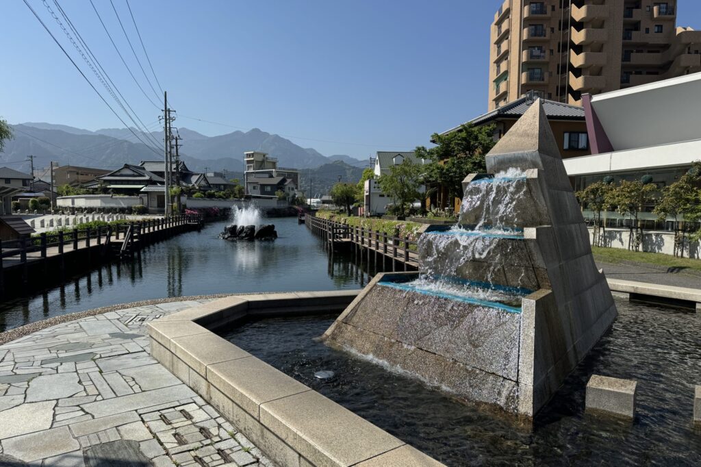 西条市の中心市街地にある「うちぬき」