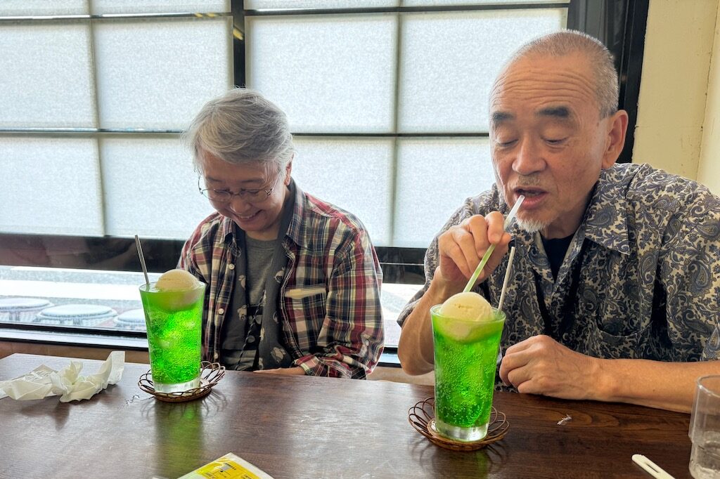 須崎名物は鍋焼きラーメンとクリームソーダ。駅前の食堂で飲んだクリームソーダはおいしかった。