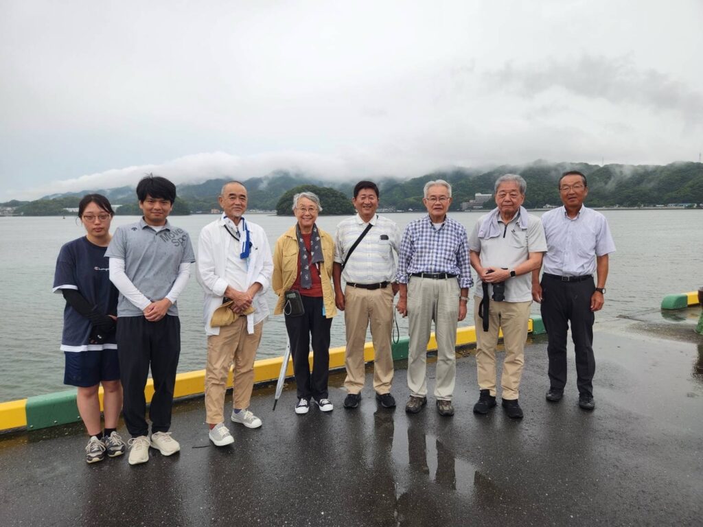 浦戸湾調査に参加した一行。