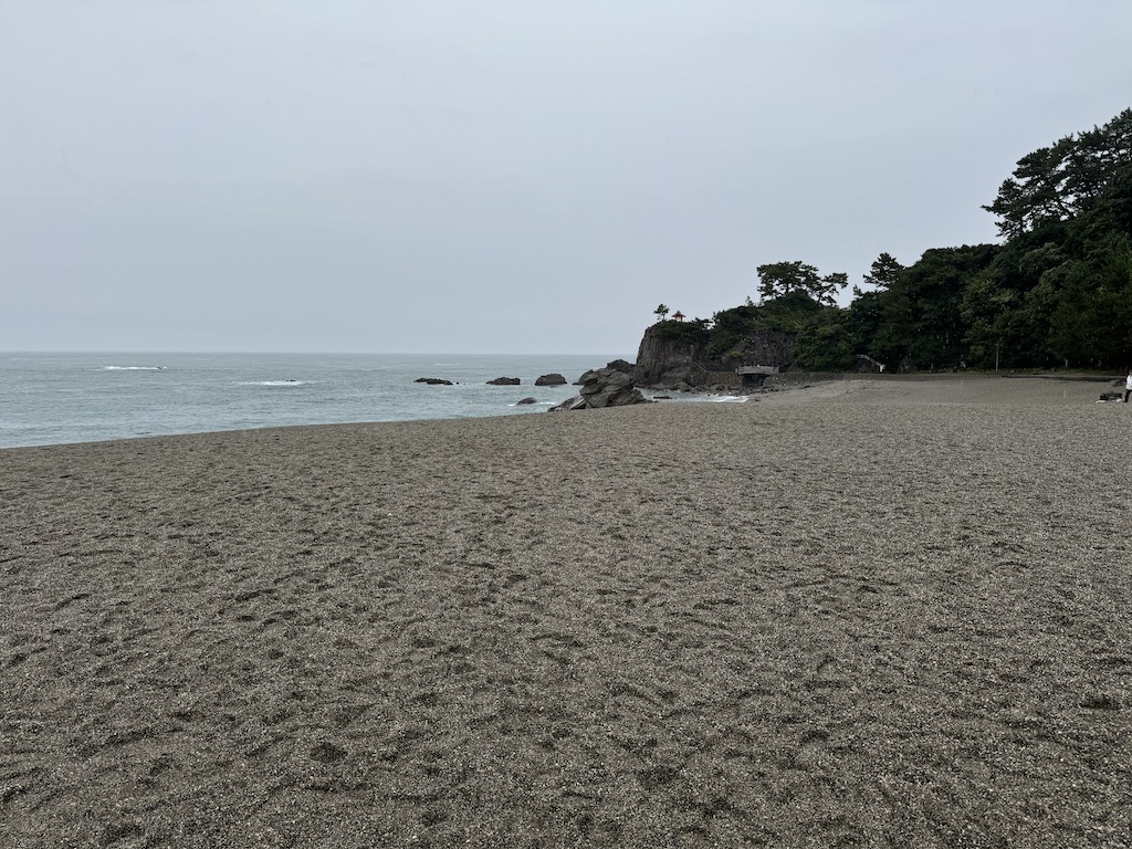 右岸湾口の観光名所、桂浜。