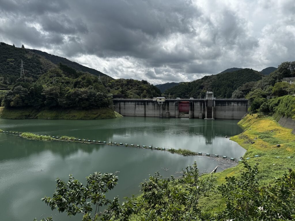 高知市民の水源、中流の鏡ダム。