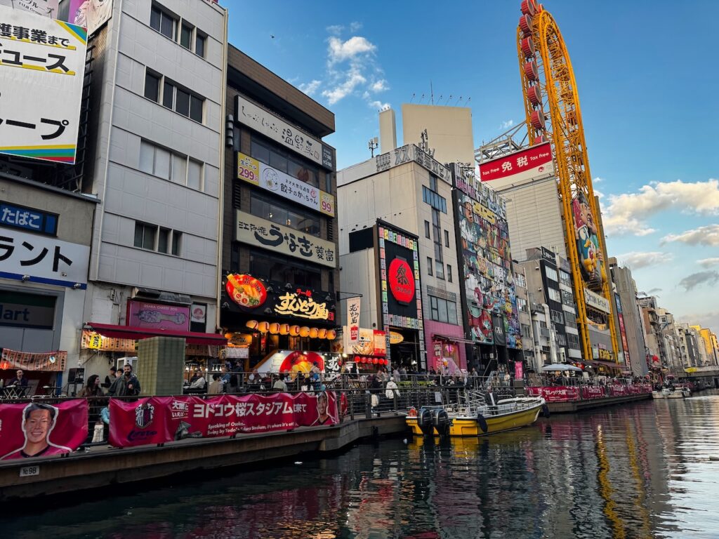 クルーズを楽しむ人もたくさんいた。